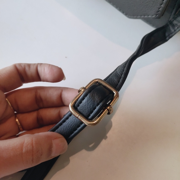 Pure leather imported Italy leather black solid sling bag - Picture 14 of 15